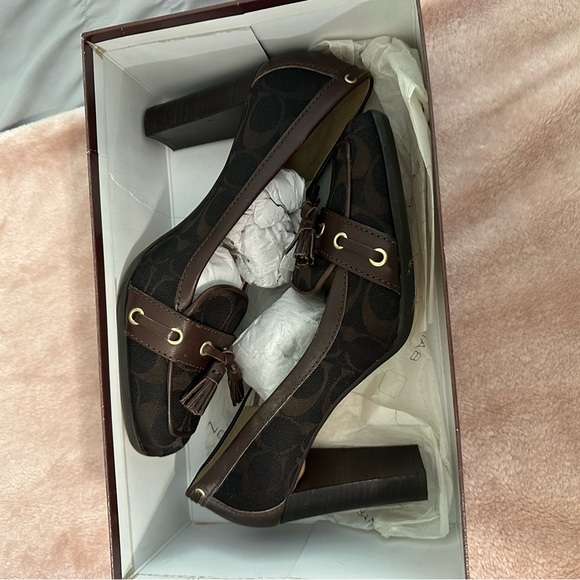 2000s Coach Heels - Picture 1 of 8